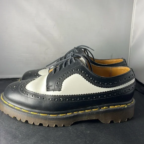 VINTAGE DR. MARTENS Black White Leather Wingtip Oxfords Made in England - Picture 6 of 13